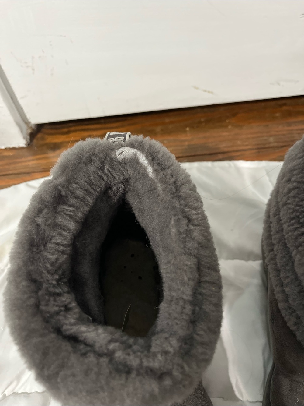 UGG Short Shearling Boots in Charcoal, great condition size 7 - Picture 4 of 9
